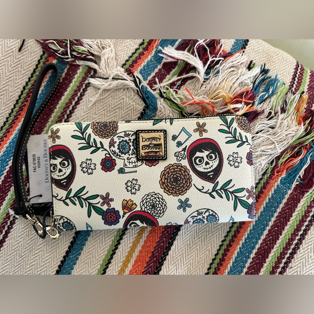 DOONEY & BOURKE COCO WRISTLET WALLET